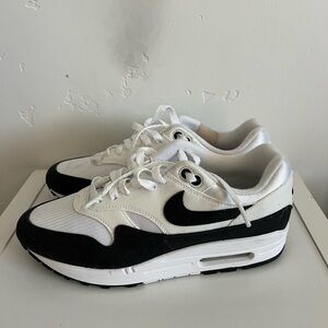 Nike Air Max 1 Women’s size 10 Black and White